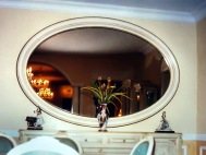 Овальное зеркало в ванную комнату