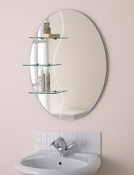 Овальное зеркало с полочками в ванную