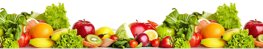 Свежие овощи и фрукты на белом фоне