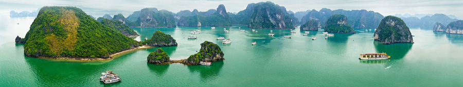 Вид на скалы залива во Вьетнаме
