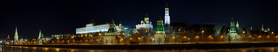 Набережная в Москве, вид на Кремль